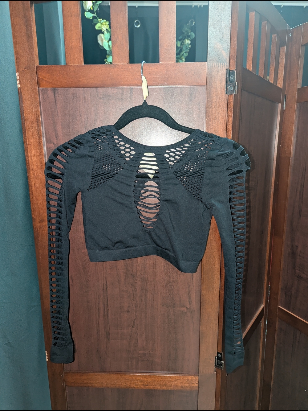 La SENZA Black Long-Sleeve Cutout Crop Top - Picture 2 of 3